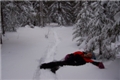 Теперь и Саня Комаров устал и развалился посреди бескрайних горных просторов Таганая, кажется еще чуть-чуть и засыплет его снегом с этой невысокой елочки :)